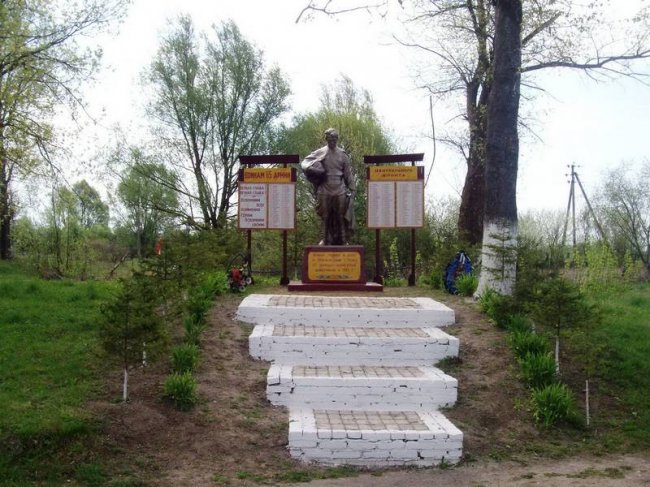 Памятники Комаричского района