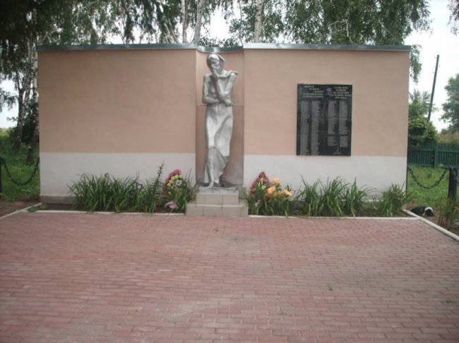 Памятники Комаричского района