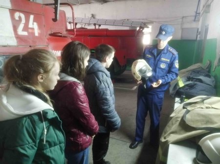 Школьники из с. Радогощь Комаричского района побывали на экскурсии в пожарно-спасательной части