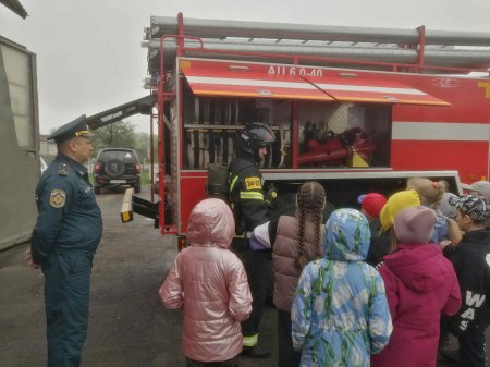 Комаричские школьники побывали на экскурсии в пожарно-спасательной части