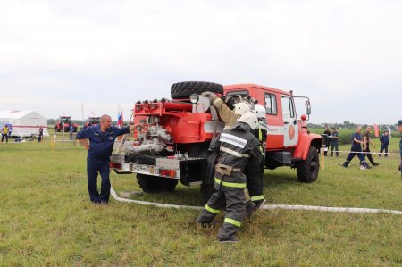 Комаричские пожарные-добровольцы заняли второе место на «День Брянского поля – 2023»