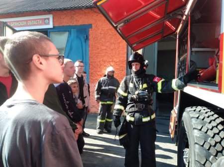 Комаричские студенты побывали на экскурсии в пожарно-спасательной части