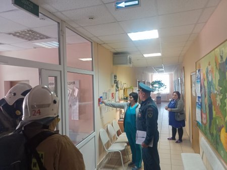 В Комаричской больнице провели практическую тренировку по эвакуации.