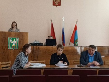 08 февраля 2024 года состоялось внеочередное заседание Комаричского районного Совета народных депутатов